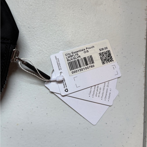 City Essentials Pouch - Picture 3 of 3